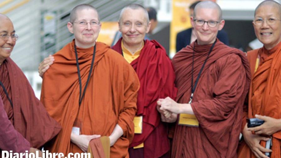 Mujeres revolucionan budismo en Tailandia