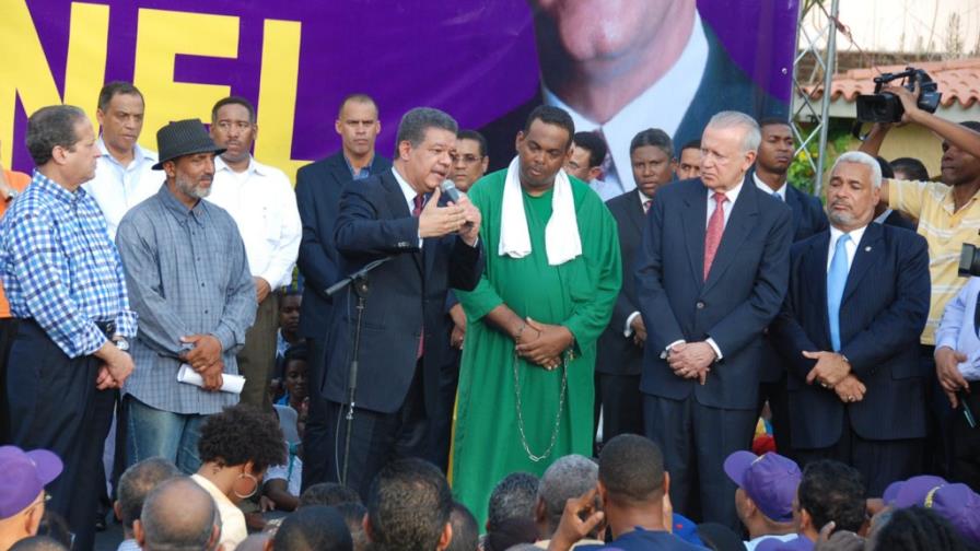 Leonel Fernández recibe a los peregrinos