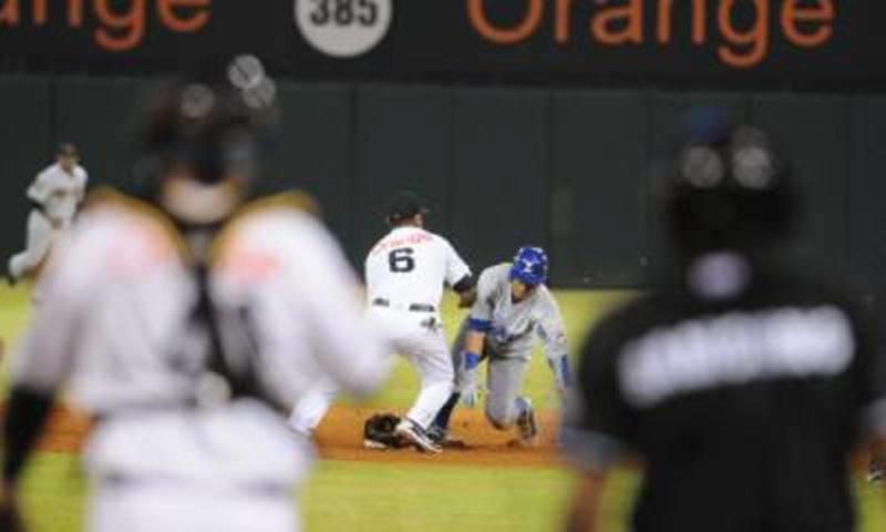 Aguilas vencen al Licey ; Héctor Luna aporta jonrón y triple