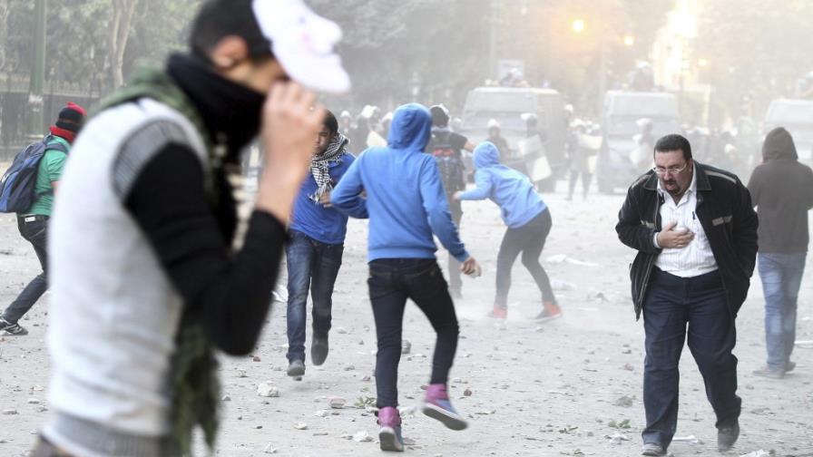 Egipcios se echan a la calle mientras Mursi defiende sus decisiones