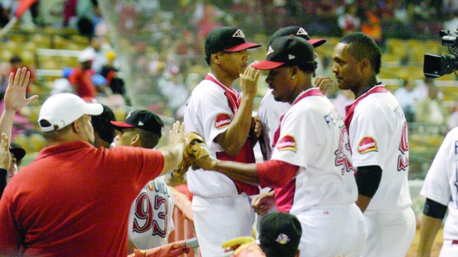 Gómez y Phipps ponen al Escogido delante 3-0 en final
