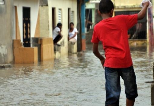 Lluvias afectan viviendas e inundan sectores de Santiago