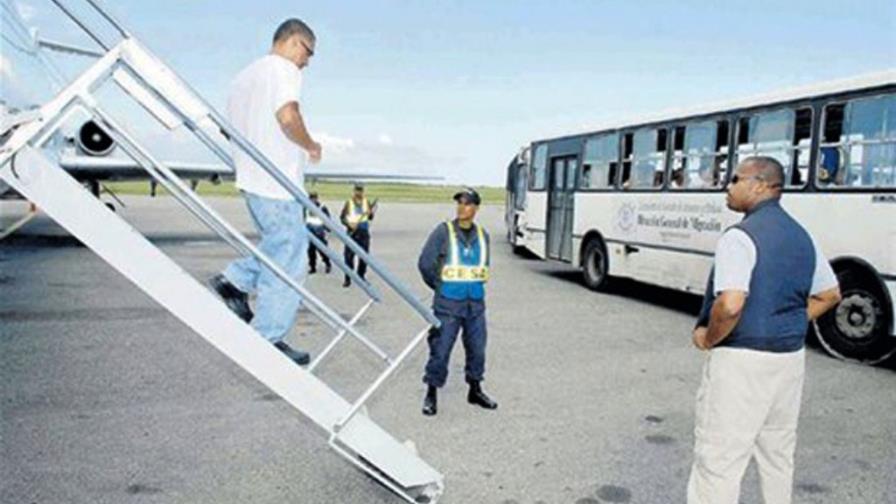EE.UU. ha deportado a 2,228 dominicanos en ocho meses EE.UU. ha deportado a 2,228 dominicanos en ocho meses
