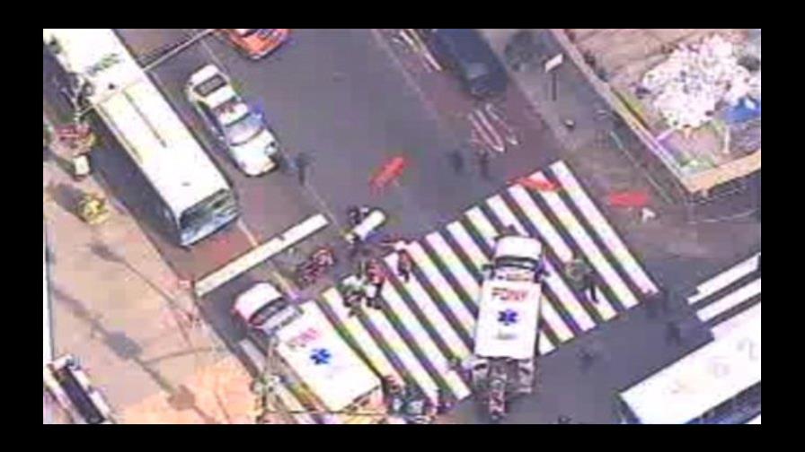 Un muerto y al menos ocho heridos en un tiroteo frente al Empire State Un muerto y al menos ocho heridos en un tiroteo frente al Empire State