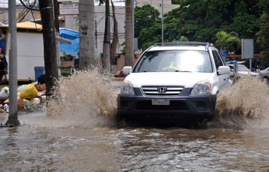 Lluvias de tormenta Isaac inundan calles y avenidas de Santiago