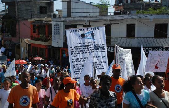 Evangélicos marchan contra la violencia intrafamiliar