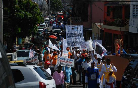 Evangélicos marchan contra la violencia intrafamiliar