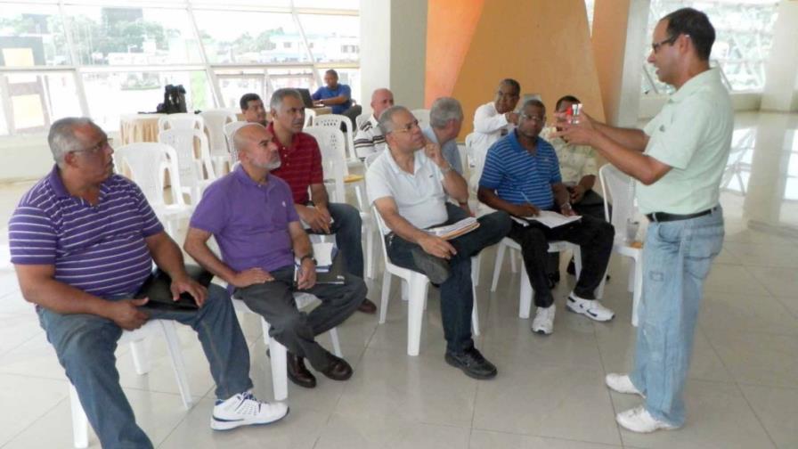 ACDS imparte curso anotación de béisbol