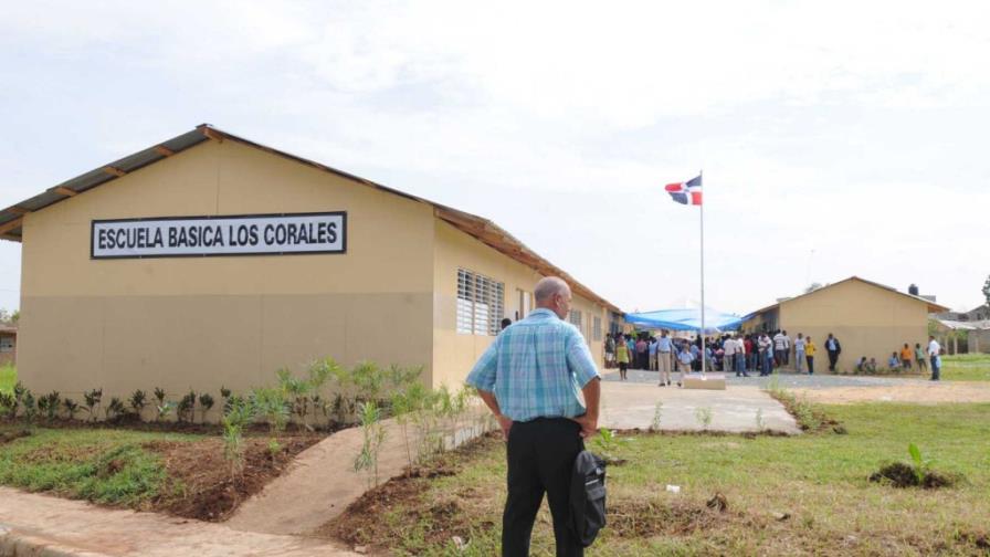 Educación abre escuela Los Corales
