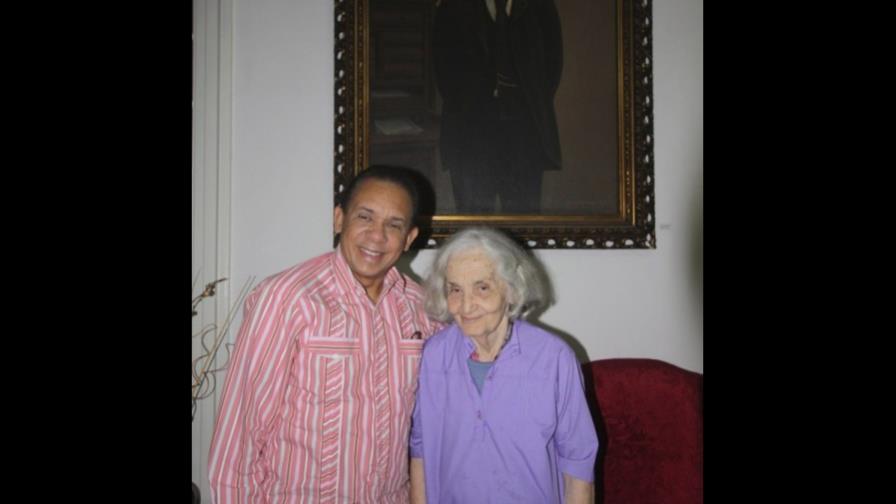 En La Habana, con una dama de fina estampa