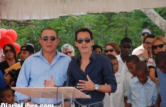 Marc Anthony y Henry Cárdenas inauguran construcción orfanato