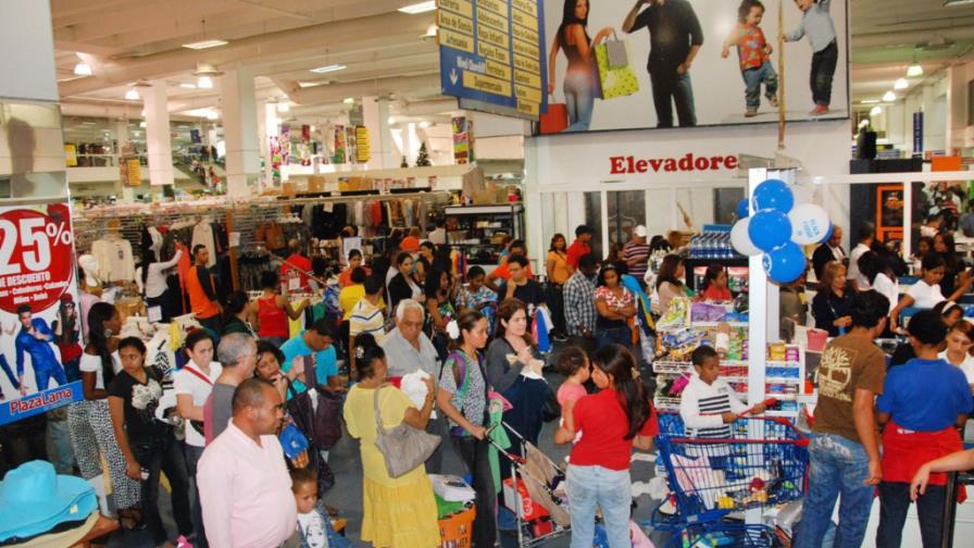 Miles de personas aprovechan Viernes negro para comprar Miles de personas aprovechan Viernes negro para comprar