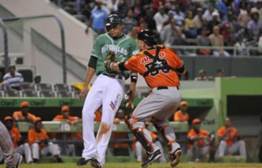 Toros se colocan a un juego de la cima del béisbol dominicano