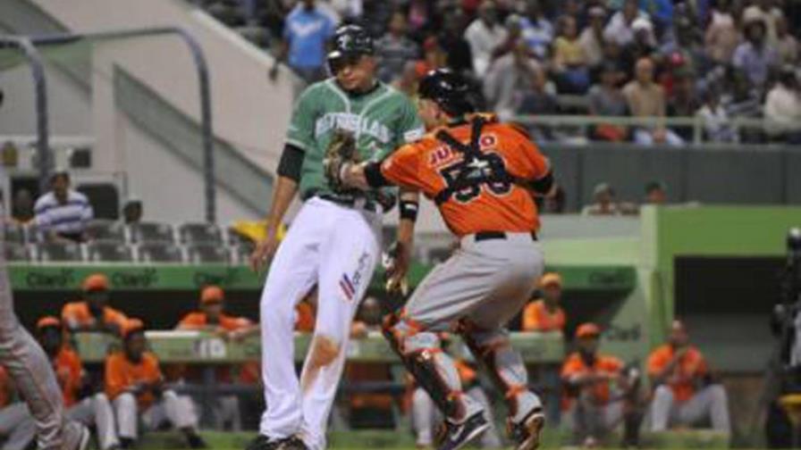 Toros se colocan a un juego de la cima del béisbol dominicano