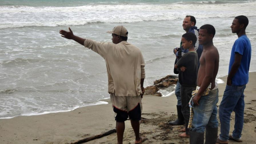 Hallan restos de joven mordido por tiburón