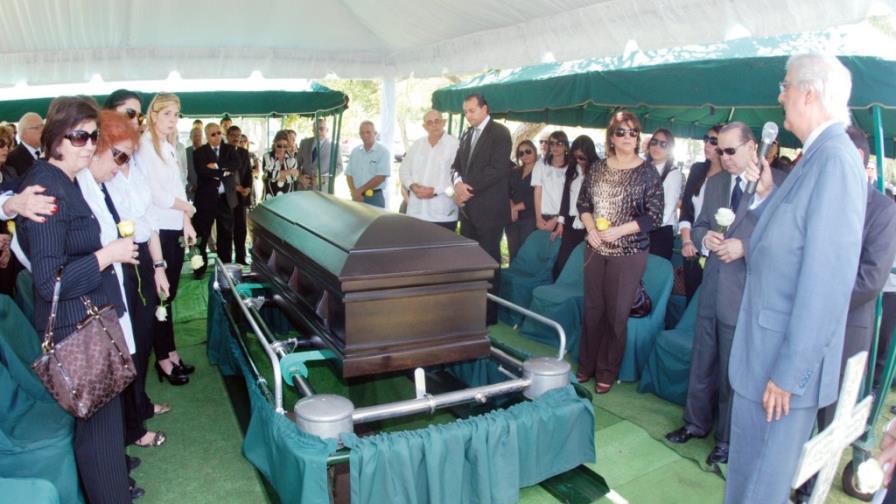 Sepultan restos médico Anis Vidal Dauhajre