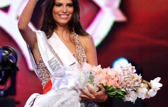 Miss RD 2012, Carlina Durán, es casada