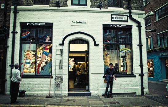 La londinense Carnaby Street, una encarnación moderna de los 60 La londinense Carnaby Street, una encarnación moderna de los 60