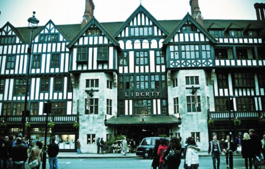 La londinense Carnaby Street, una encarnación moderna de los 60 La londinense Carnaby Street, una encarnación moderna de los 60