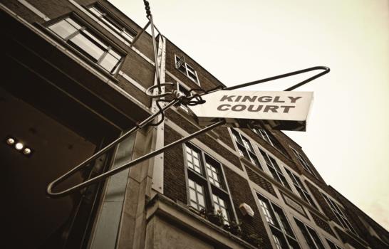 La londinense Carnaby Street, una encarnación moderna de los 60 La londinense Carnaby Street, una encarnación moderna de los 60