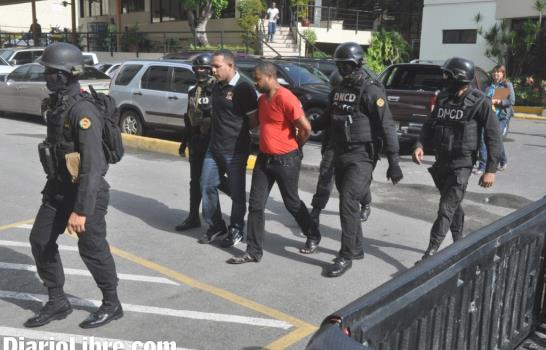 DNCD acusa oficiales de custodiar a los narcos