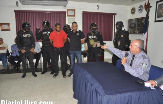 DNCD acusa oficiales de custodiar a los narcos