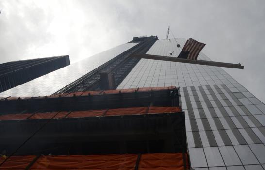 El primer rascacielos del nuevo World Trade Center se completa casi 11 años después del 11-S