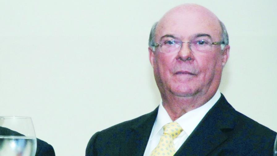 Comisión del PRD presenta documento a Vargas y Mejía