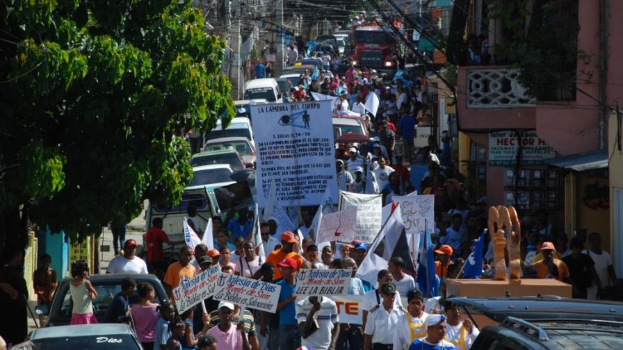 Marchan por el cese violencia en familias