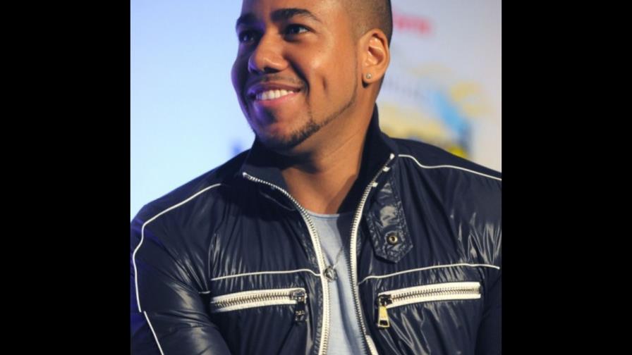 Usher y Puff Diddy bailan bachata con Romeo Santos