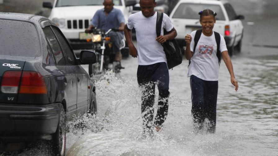 Mantienen en alerta a todo el país por lluvias y reportan 115 desplazados