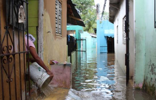 Lluvias provocan inundaciones en Santo Domingo Este