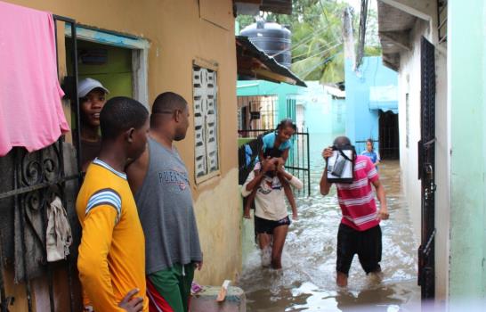 Lluvias provocan inundaciones en Santo Domingo Este