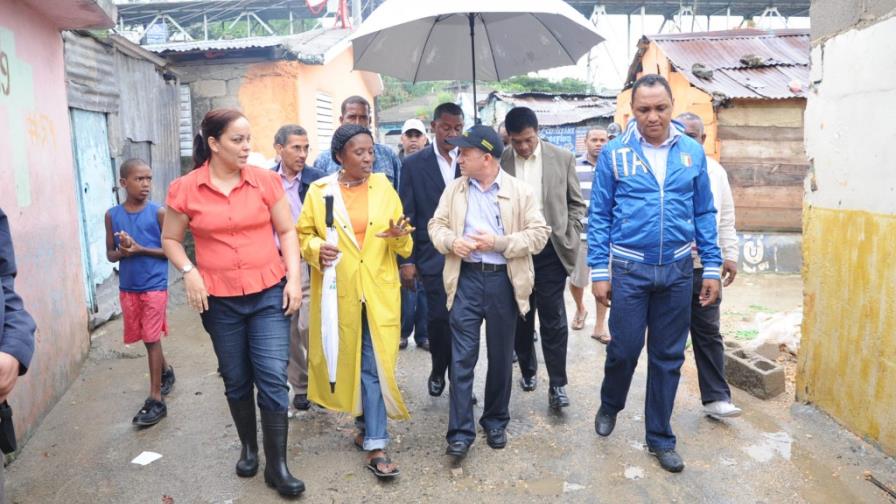 Ministro de Salud Pública visita sector La Barquita