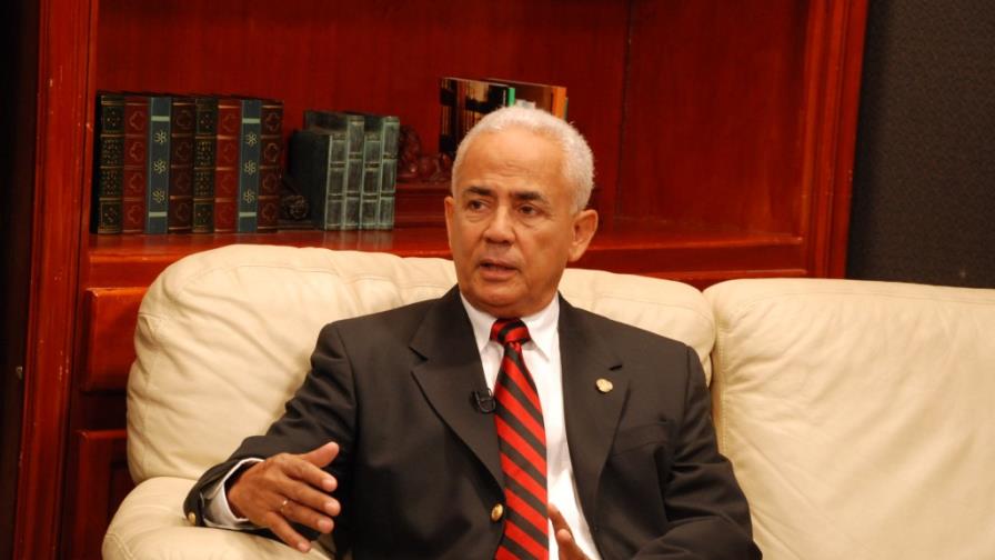 Manuel Cabrera califica como una irresponsabilidad el déficit fiscal