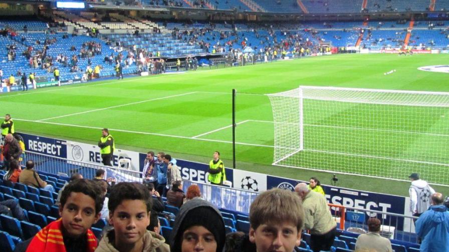 Dominicanos visitan sede del Real Madrid en España
