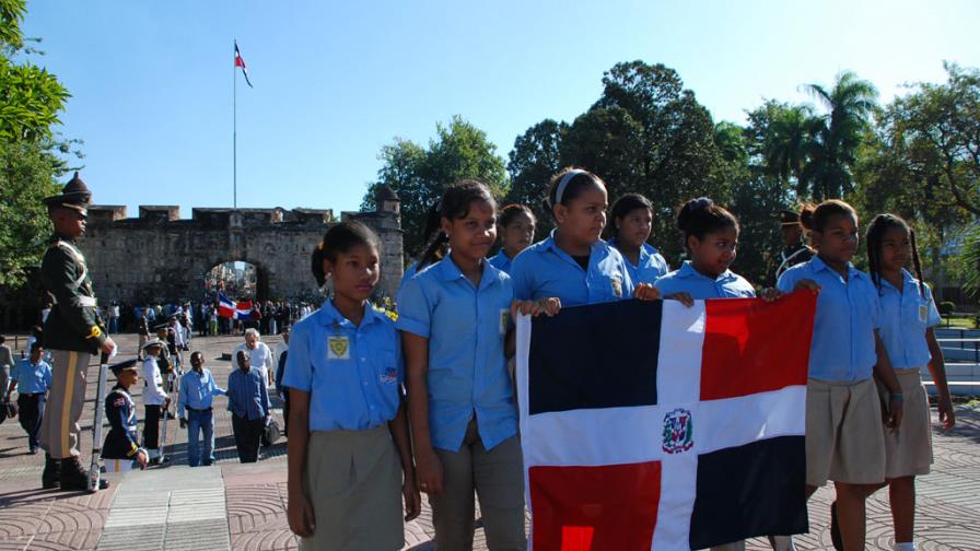 Inician celebración del Mes de la Patria