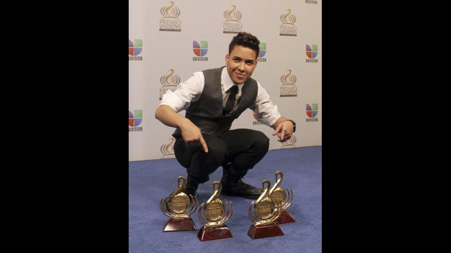 Prince Royce dice su familia le ayuda a no perder la cabeza por la fama