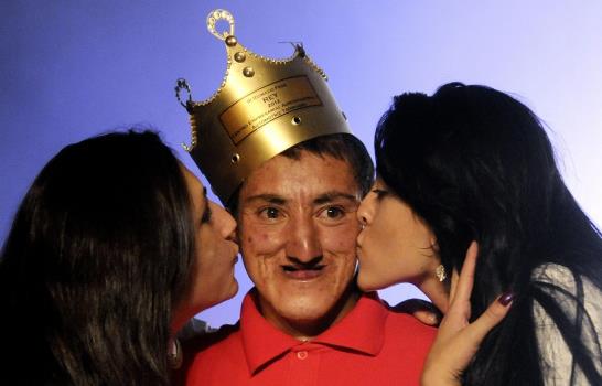 Vendedor apodado Carepalmada gana el Reinado del Feo en Colombia