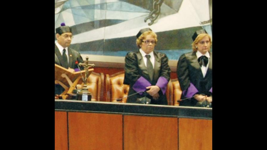 SCJ destituye dos notarios y suspende a tres