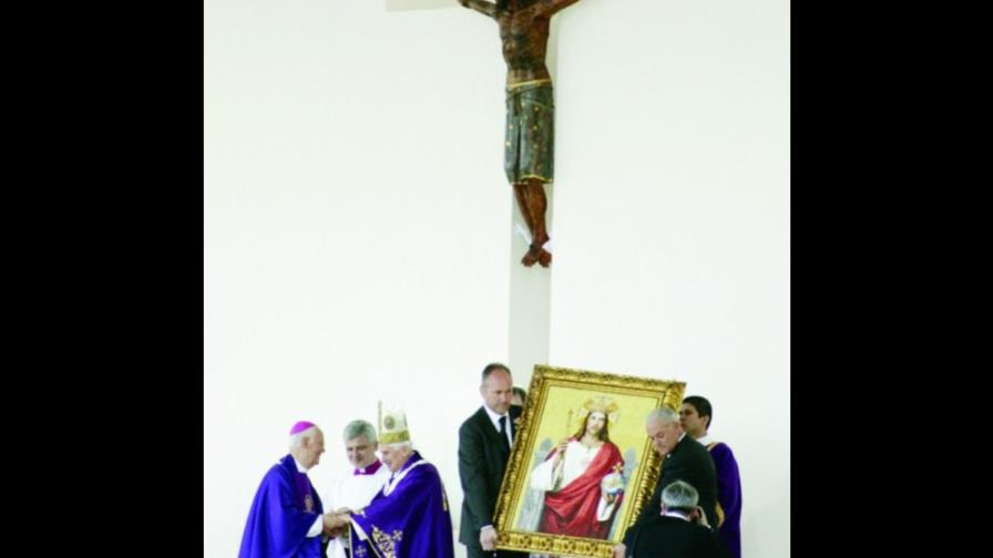 Papa concluye visita a México; alienta a fieles