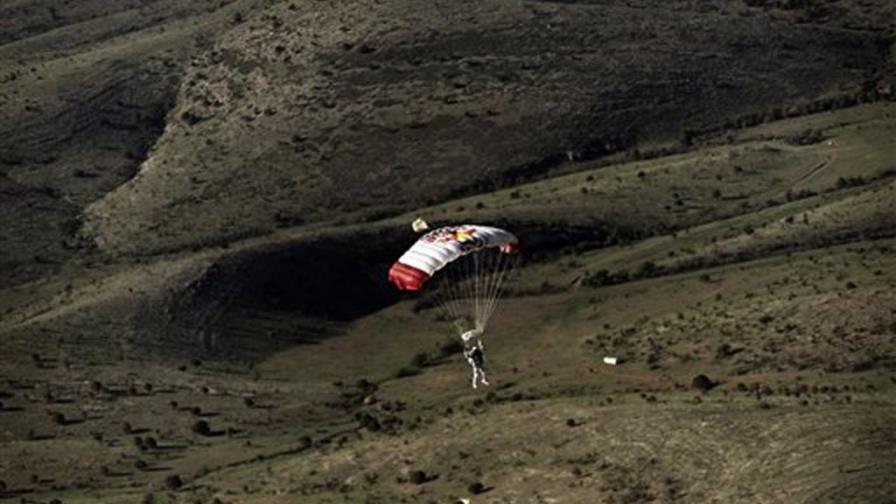 Paracaidista salta desde 29 kilómetros de altitud