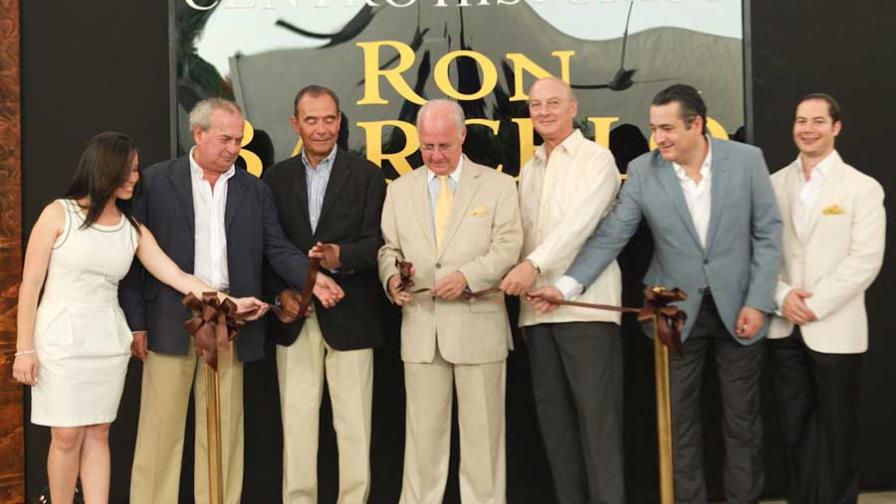 Ron Barceló inaugura Centro Histórico en San Pedro