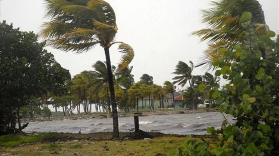 Isaac se dirige hacia Florida tras cobrarse seis vidas en Haití y cruzar Cuba