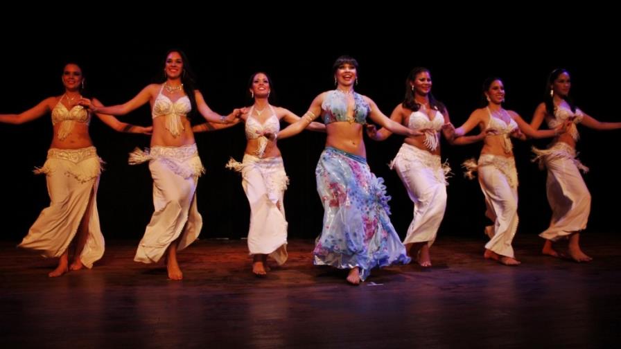 Presentan la segunda versión del Stand up y Bellydance en Casa de Teatro Presentan la segunda versión del Stand up y Bellydance en Casa de Teatro