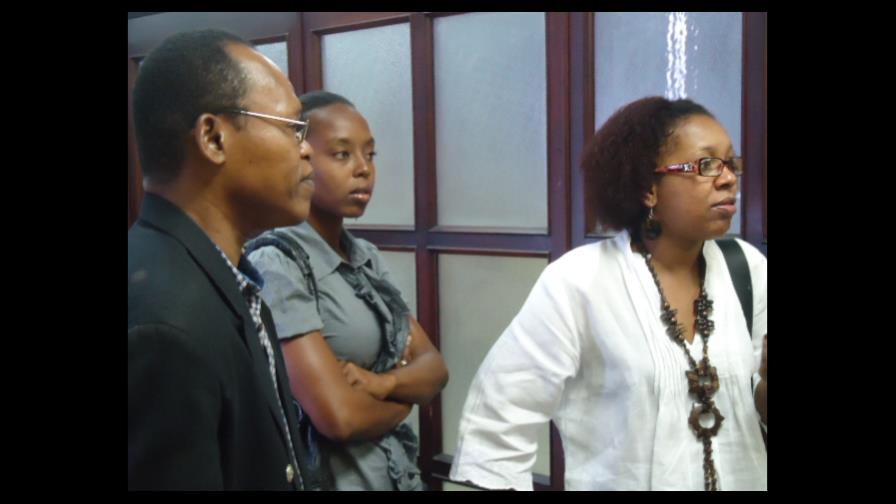 Haitinos denuncian discriminación de Migración