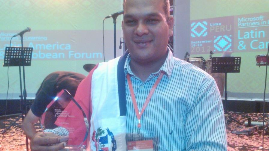 Profesor dominicano gana concurso en Perú por innovar en el aula