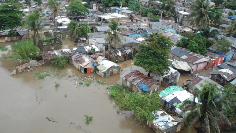 El país sigue bajo efectos de Sandy; más de 12 mil desplazados y 104 comunidades aisladas El país sigue bajo efectos de Sandy; más de 12 mil desplazados y 104 comunidades aisladas