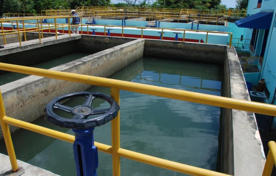 Sistema de distribución de agua potable trabaja a mitad de su capacidad