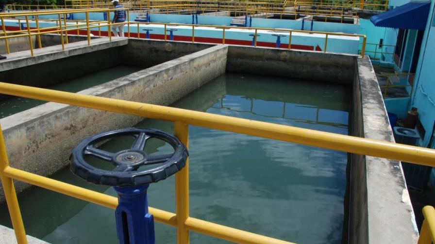 Sistema de distribución de agua potable trabaja a mitad de su capacidad